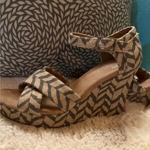 Tom’s Wedge Heels!